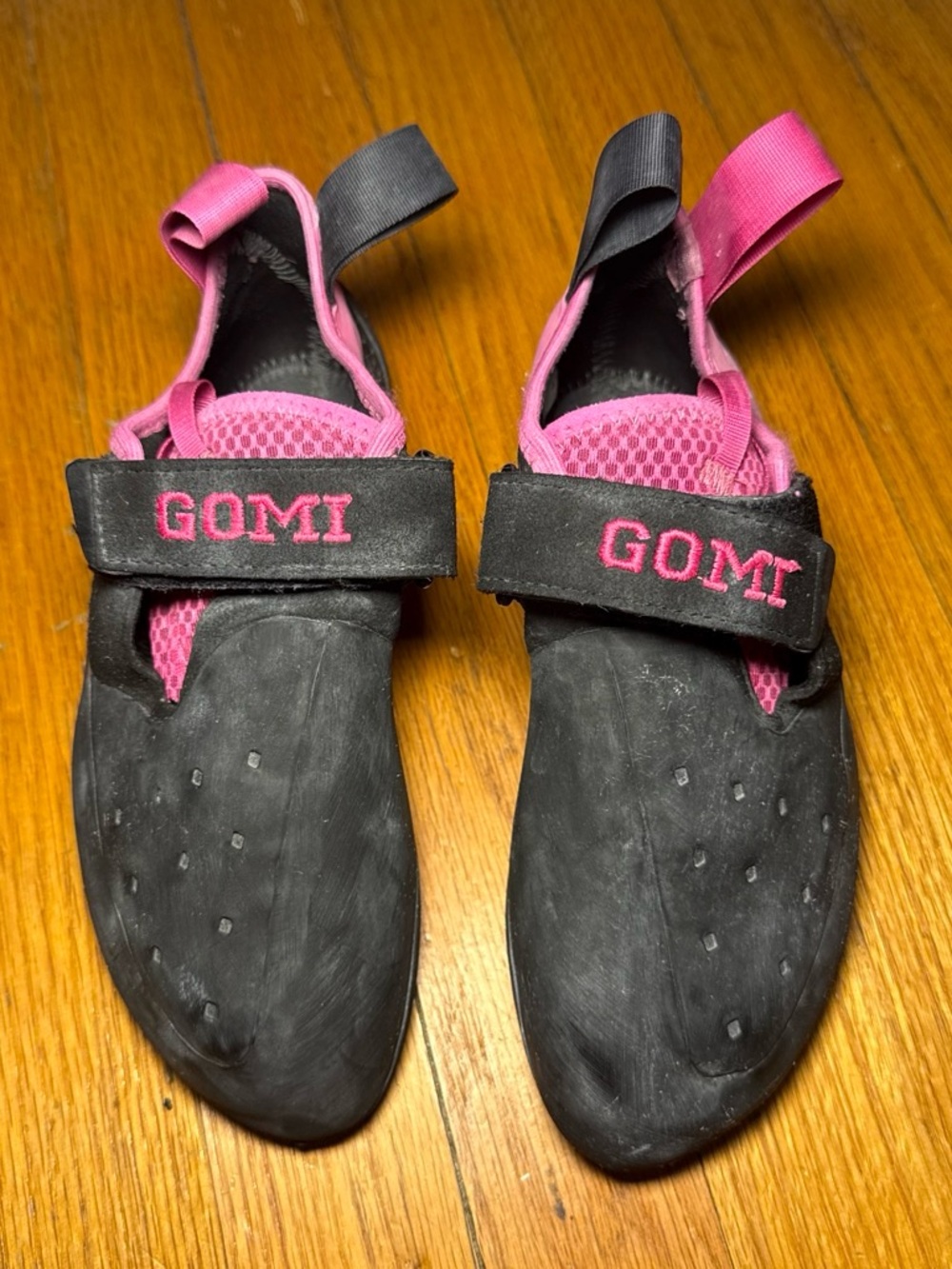 GOMI CLIMBING SHOES